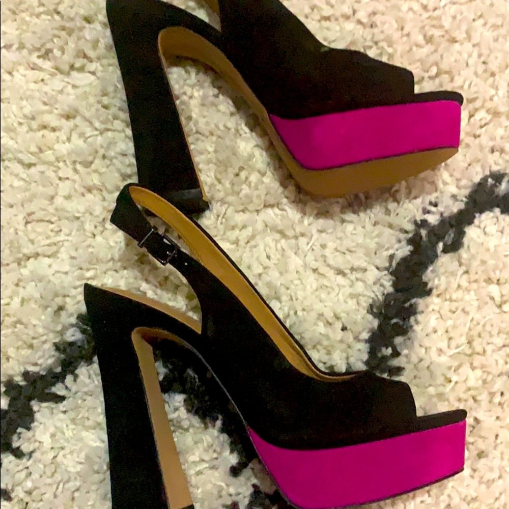 Black and magenta shoe